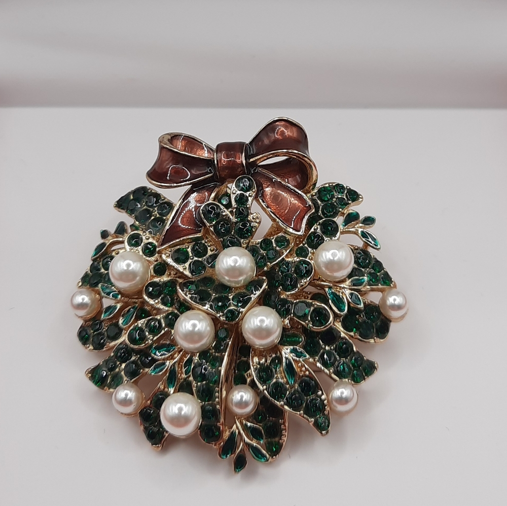NWT Charter Club Mistletoe Pin